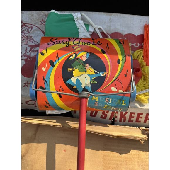 1940’s Susy Goose Housekeeping Set Kiddie Brush Sweeper Broom Set in Box! - Picture 9 of 12